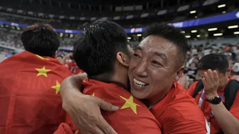 “湖人对决成绩提升，雷迪克立场坚定，里夫斯对老詹评价真诚直接”