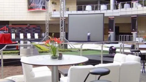 “老卢回归表现亮眼，伦纳德称赞；哈登对詹金斯下课态度质疑，他能否勇敢迎战？”